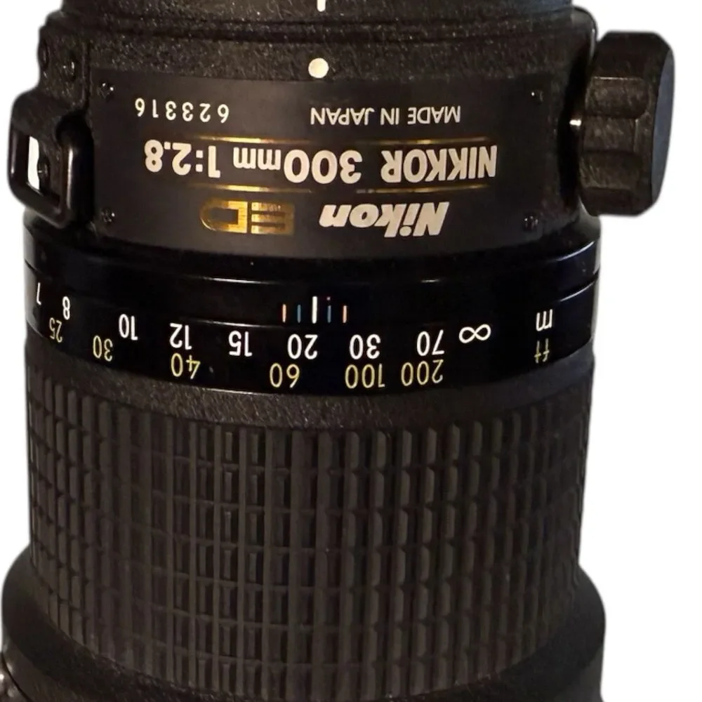 Nikon ED 300mm f2.8 AIS Lens